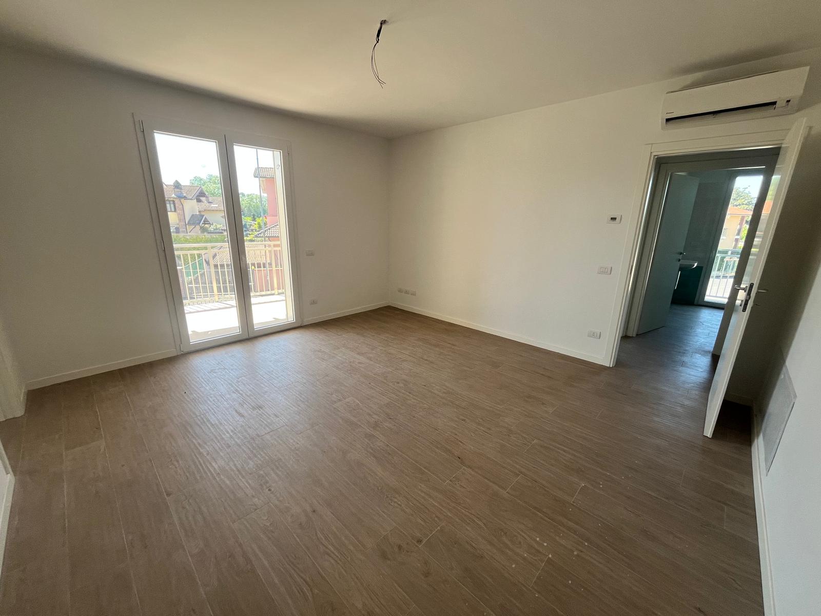 Appartamento — soggiorno con vista balcone
