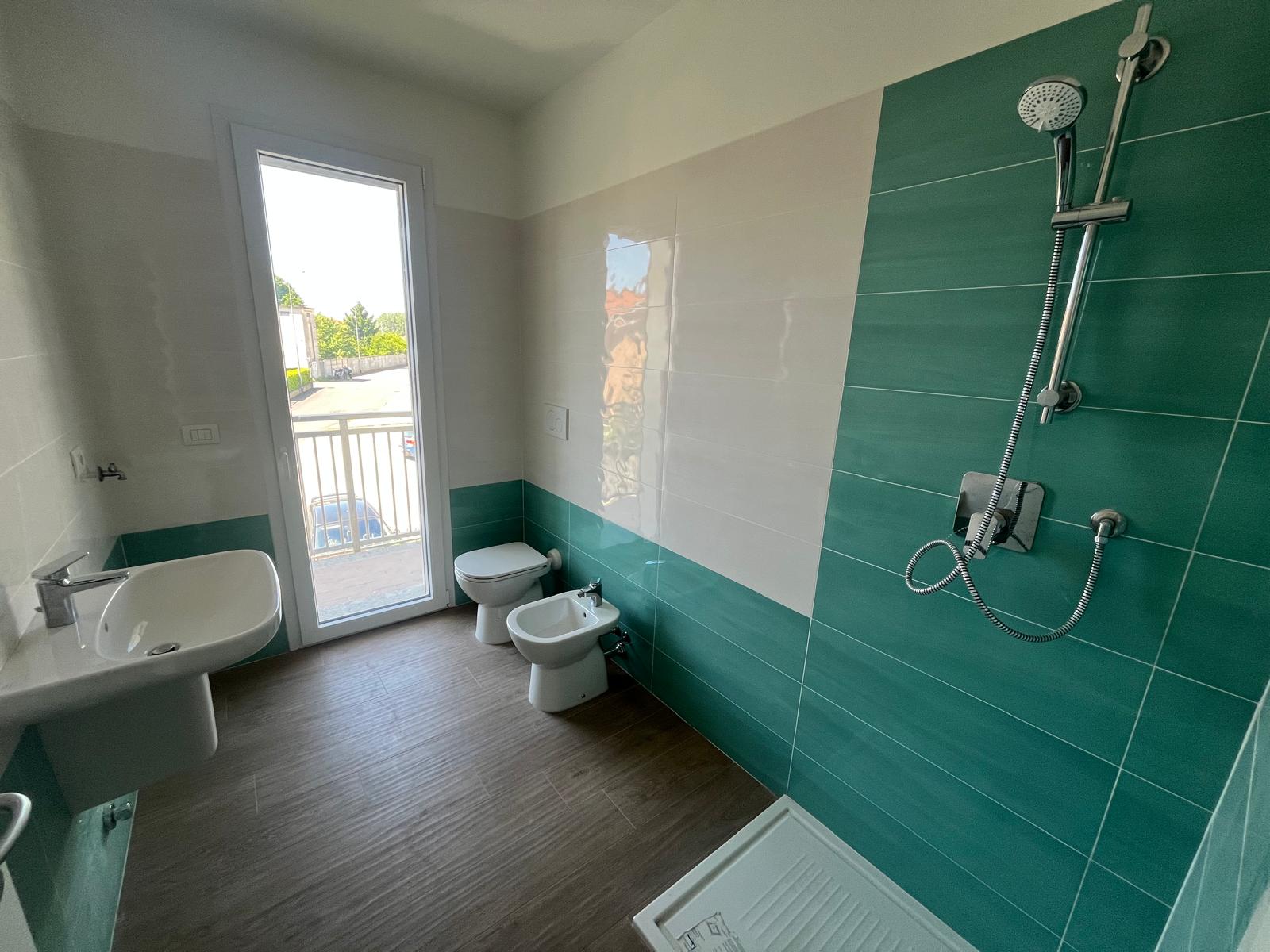 Appartamento — bagno con doccia